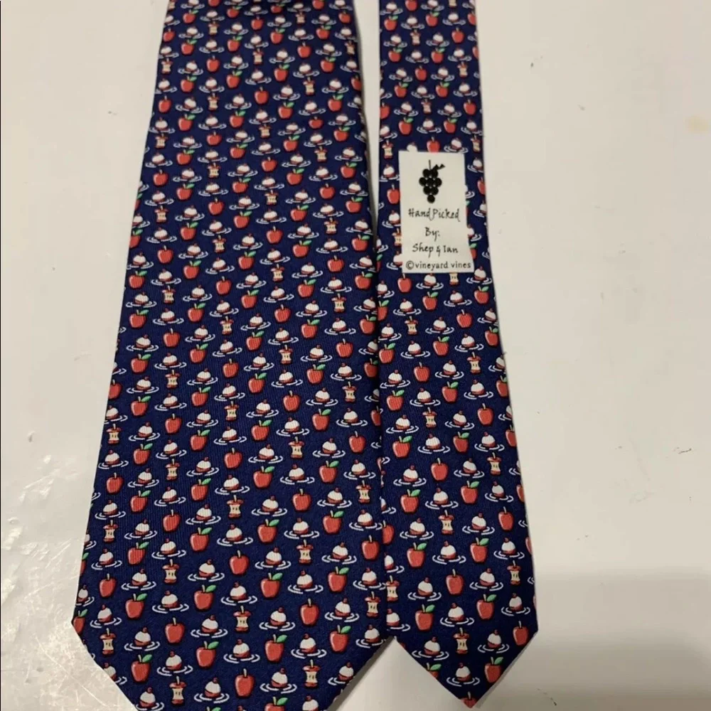 Vineyard Vines Bobbing For Apples Silk Boys Tie - Picture 6 of 8
